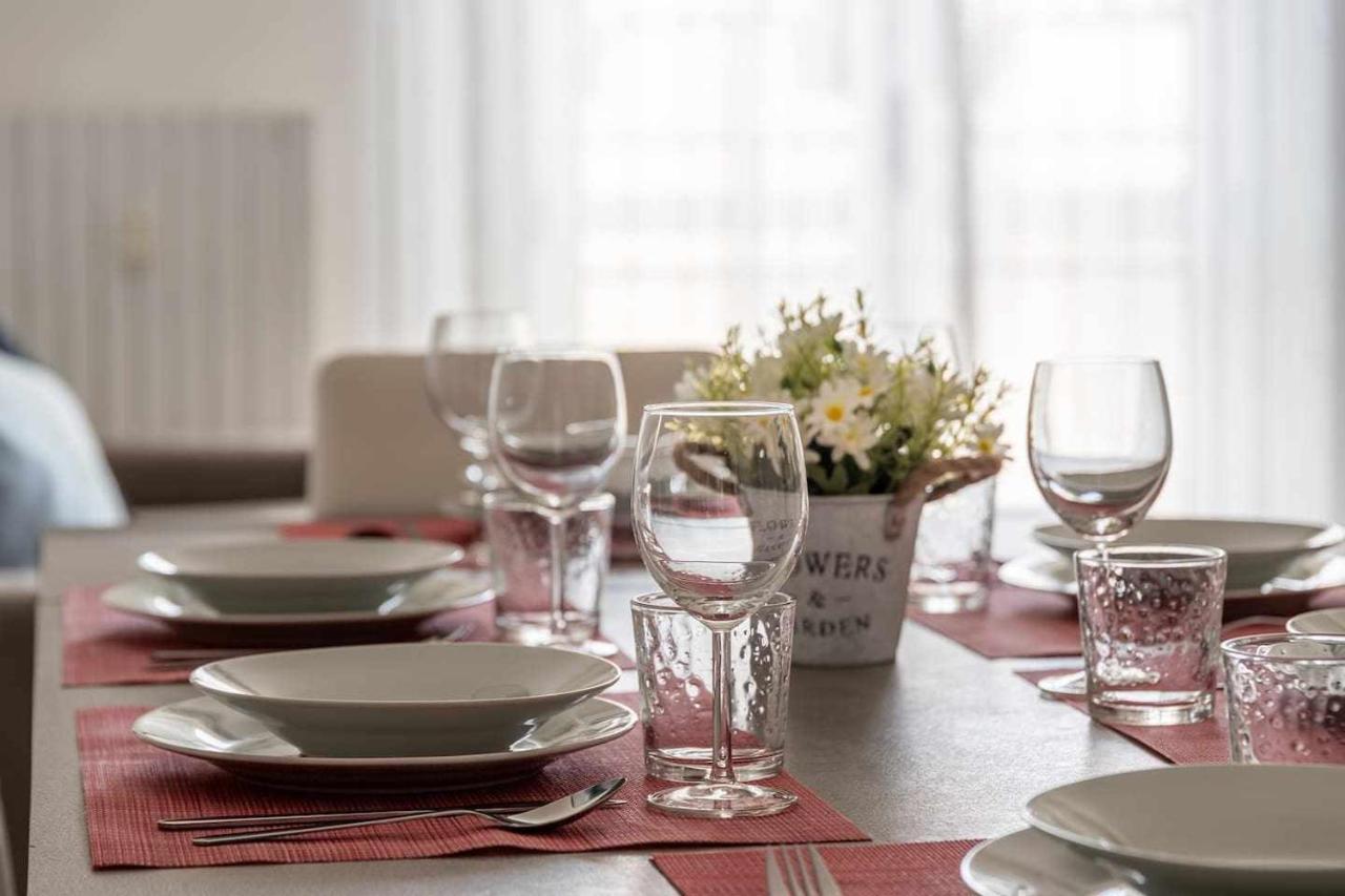 Milano City Apartments - Parking And Comfort - Spacious Apt Up To 8 Pax Ngoại thất bức ảnh